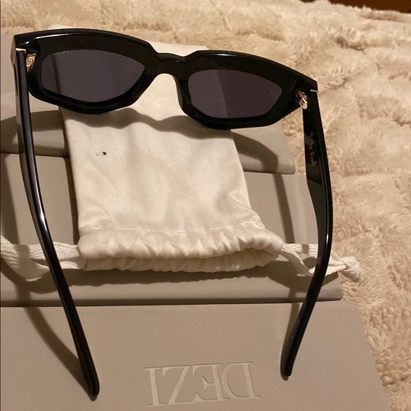 DEZI Black Sunglasses Modern Sleek Design - Picture 4 of 7